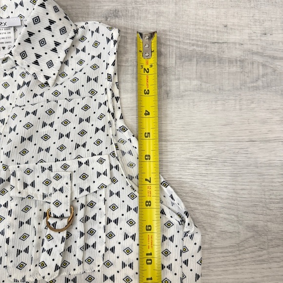Dex Sleeveless Collared Button Down Casual with Geometric Print and Gold Accents - Picture 12 of 17